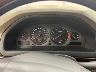 Predám Volvo S80 T6 2,9i, 200kW, r.v. 2002 Nová cena - 7