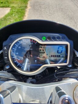 Suzuki GSR 750 - 7
