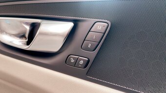 Volvo XC60 B4 145KW AWD AT - 7