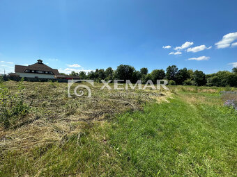 Krásny slnečný pozemok v Hronseku, BB - 1.440 m2 - 7