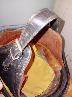 Staré retro prilby - 7