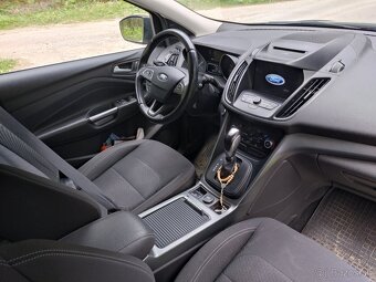 Predám SUV Ford Kuga 4x4 automat - 7