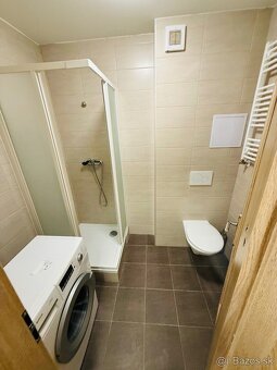 Banska Bystrica -centrum-zrekonštruovaná garzónka-predám - 7