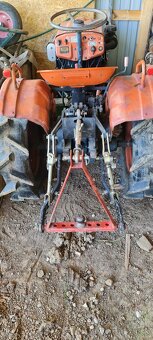 Kubota B7000E - 7