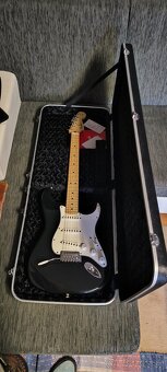 Elektrická gitara Fender Stratocaster PF Black + kufor - 7
