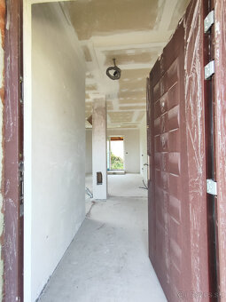 Rozostavaný 4 izbový rodinný dom na veľkorysom pozemku 1050  - 7