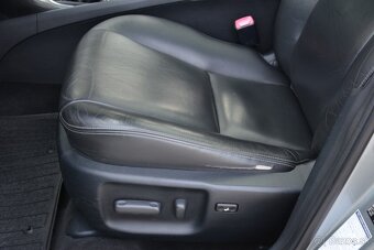 Toyota Avensis Combi 2.2 D-4D, SR voz, Panoráma, Koža - 7