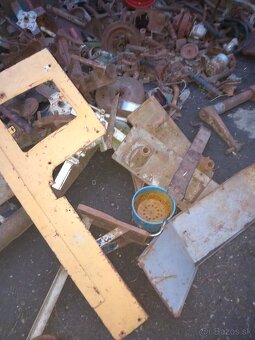 Traktor zetor diely - 7