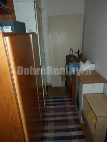 ZNIŽENA CENA  - 3 izbový byt v centre Levíc na predaj - 7