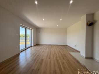 Na predaj novostavba – moderný bungalov v obci Podlužany - 7