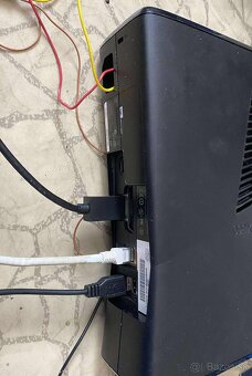 Predám tuto hernú xbox 360 s konzolu - 7