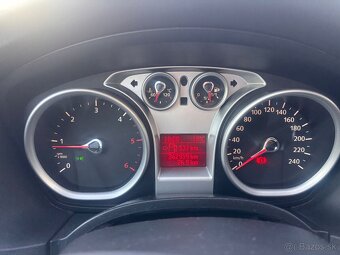 Ford Focus kombi 1,6 nafta - 7