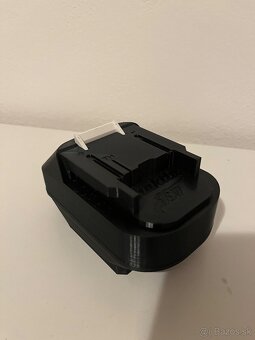 Predam adapter z Dewalt baterie na Makita naradie - 7