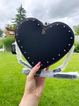 Victoria’s Secret čierna srdiečkova kabelka - 7