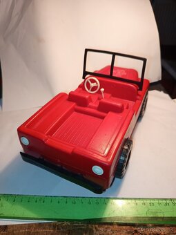 Staré plastové auto jeep - 7