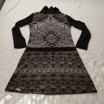 Pletené elastické šaty s dlhým rukávom, vel. L - 7