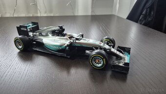 Bburago Race F1 Mercedes Petronas W07 hybrid 2016 1:18 - 7