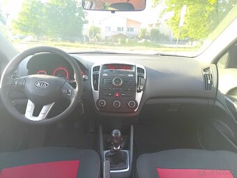 Kia Cee'd SW 2012 - 7