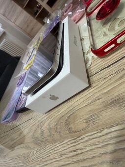 iPhone 15 Pro 256 GB - 7