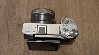 Predam Sony Alpha 6300 + obj. E PZ 16–50 + dummy baterky - 7
