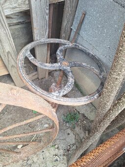 Liatinove koleso na studnu 1 - 7