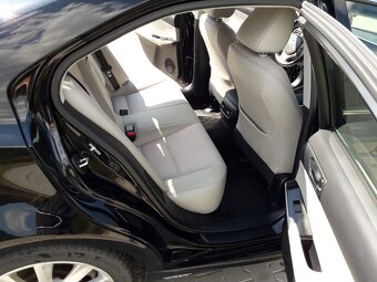 Lexus IS300h - 7