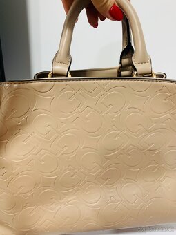 Krasna kabelka Guess - 7