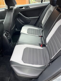 Volkswagen Jetta 2.0TDI 103kw - 7