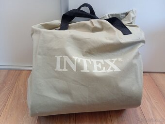 Predaná Nafukovacia posteľ, matrac Intex pre 2 os. - 7