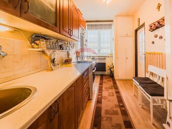 REZERVOVANÉ Na predaj priestranný 2-izbový byt v Banskej Š - 7