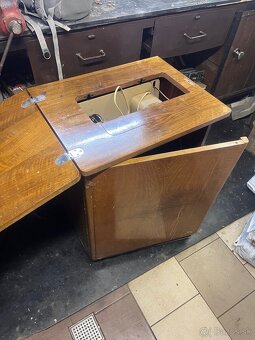 Šijací stroj Lada - 7