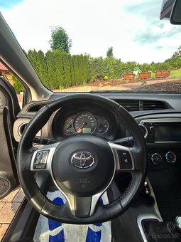 Toyota yaris 1.3 - 7