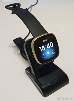 Smarthodinky Fitbit Versa 3 - znížená cena - 7