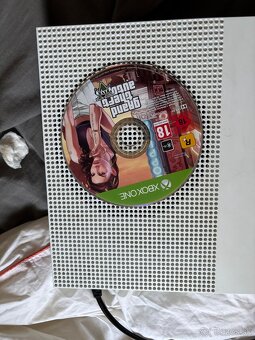 Xbox One S - 7