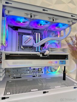 Ryzen 7 9800x3D, RTX 5090 32GB, 64GB RAM DDR5, 2TB SSD M2 - 7