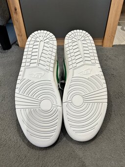 Nike AIR JORDAN 1 MID - 7