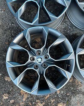 Predám Originál škoda sadu R19 Extreme - 7