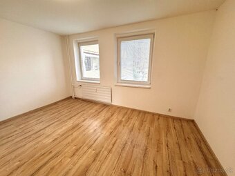 Prenájom- veľký 2i byt s balkónom B. Nemcovej, N. Zámky - 7