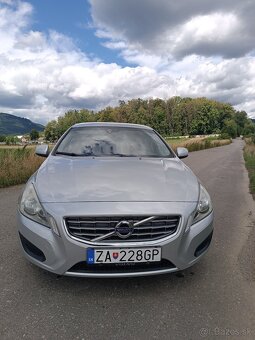 VOLVO V60 Momentum - 7