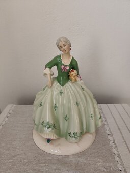 Royal dux dáma so psíkom porcelánová soška - 7