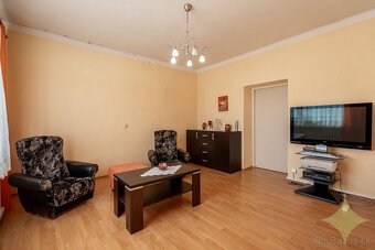 Zaujímavý, čiastočne zrekonštruovaný, rodinný dom v obci Buš - 7