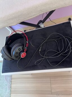 Predám set pre začínajúceho klaviristu. - 7