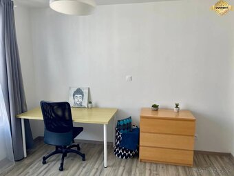 ROOM FOR RENT - 7