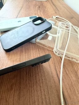 Apple iPhone 15, 128 GB - 7
