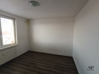 NA PREDAJ REKONŠTRUOVANÝ 4 IZBOVÝ BYT S LOGGIOU, 88M2, UL. S - 7