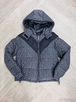 Guess cierna zlata a sivo cierna logovana zimna bunda - 7