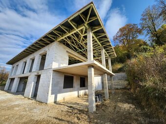 vila 510 m2 + 30 m2 terasa, pozemok 2.531 m2 ,Mikušovce. - 7