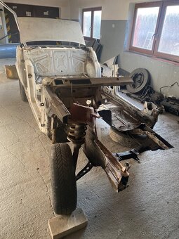 Bmw e30 sedan zvyšok karosérie - 7