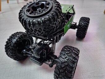RC auto 4x4 1:8 - 7