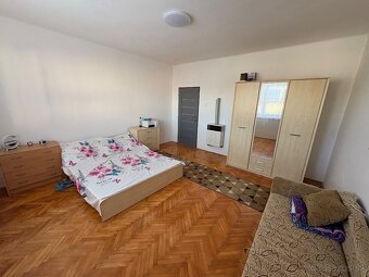 Predám veľký rodiny dom - 7